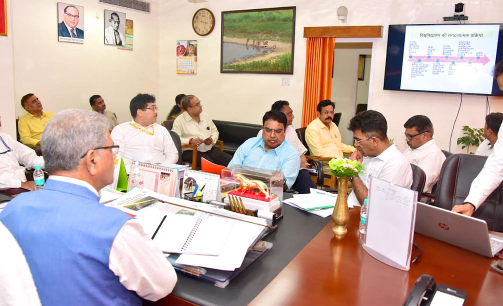 वन मंत्री ने उप्र वानिकी एवं उद्यानिकी विश्वविद्यालय की स्थापना संबंधित रूपरेखा का अवलोकन किया